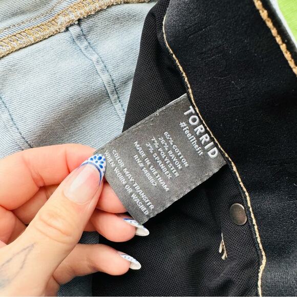 Torrid Bombshell Skinny Cropped Premium Stretch Jeans light wash woman’s 18 - Picture 9 of 10